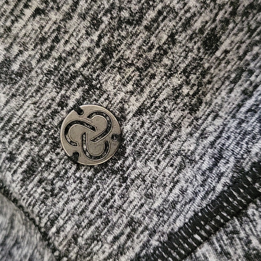 Zella Women's Black and Gray Sweater - Picture 4 of 6